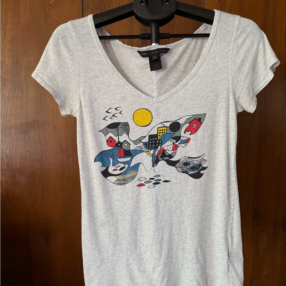Marc by Marc Jacobs Light Gray V-Neck Tee with Multicolor Abstract Graphic